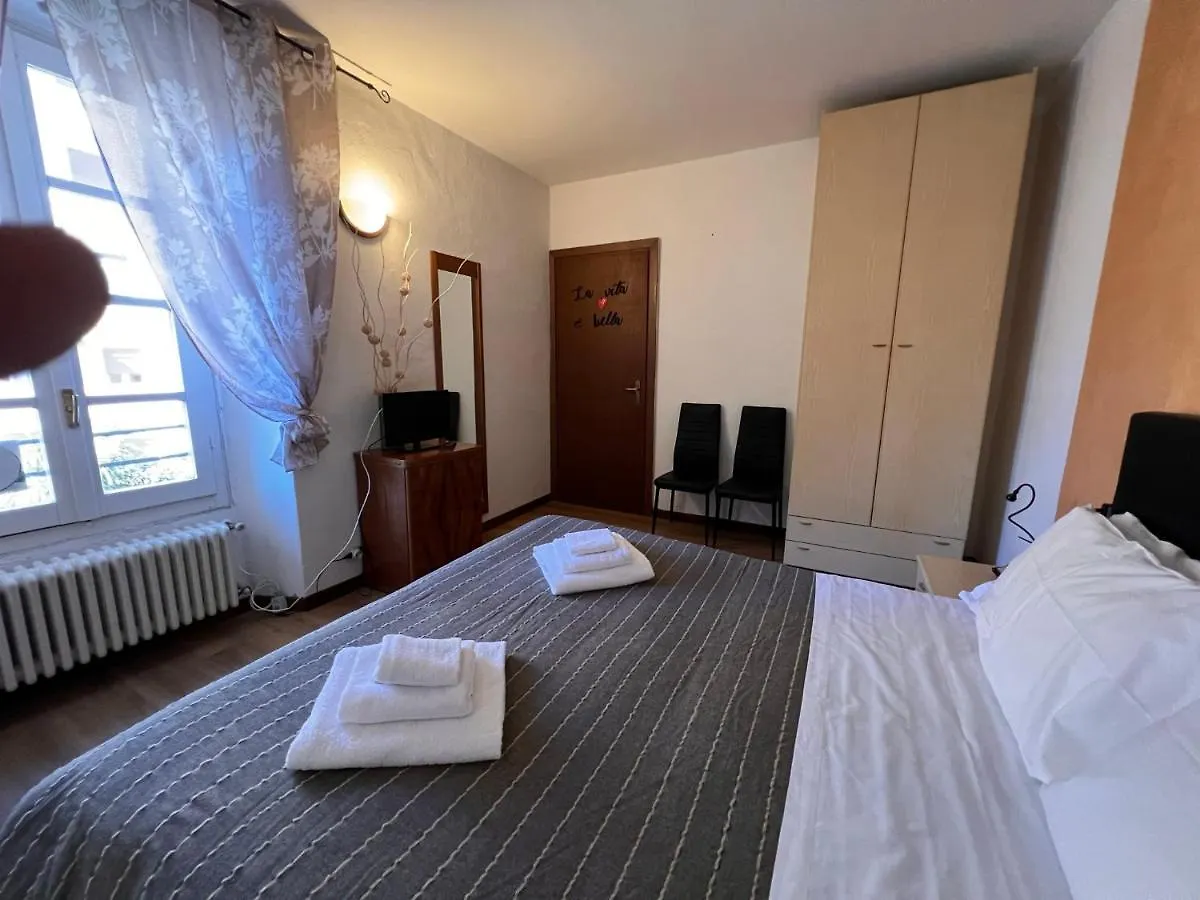 Apartment Ancient Courtyard Bonanomi In Como Historic Centre Italien
