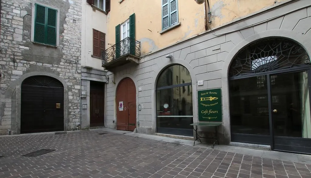 Ancient Courtyard Bonanomi In Como Historic Centre